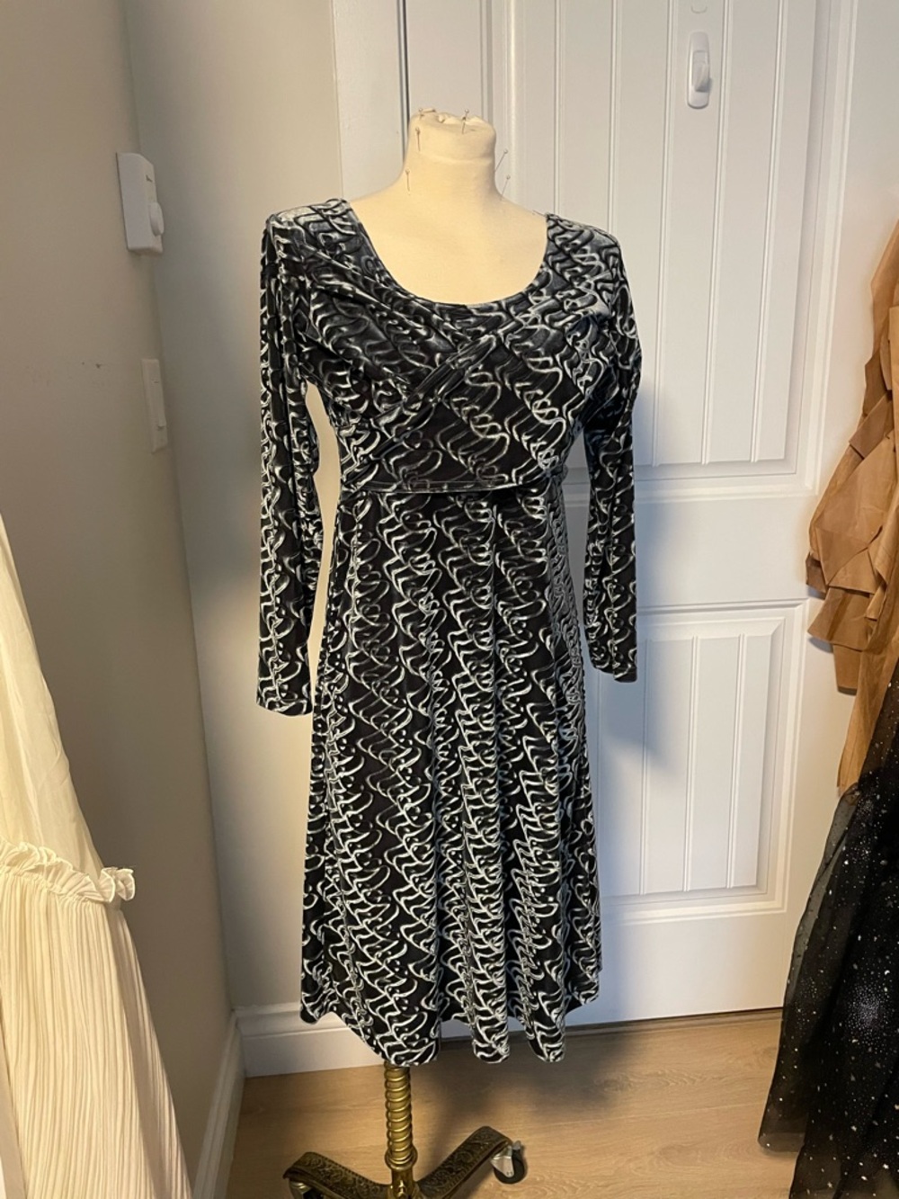 Vintage green pressed velvet/velour Long Sleeve Midi Dress M - Picture 2 of 6